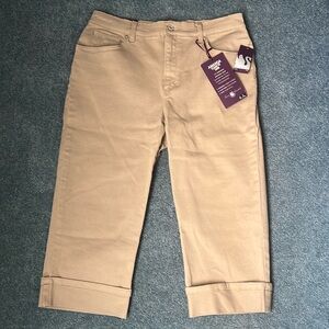 Gloria Vanderbilt Khaki Amanda Capri Pants. Size 10.